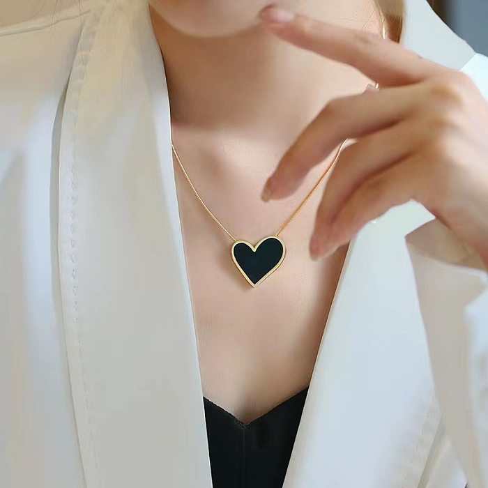 Collier pendentif élégant en acier inoxydable en forme de cœur pour dame