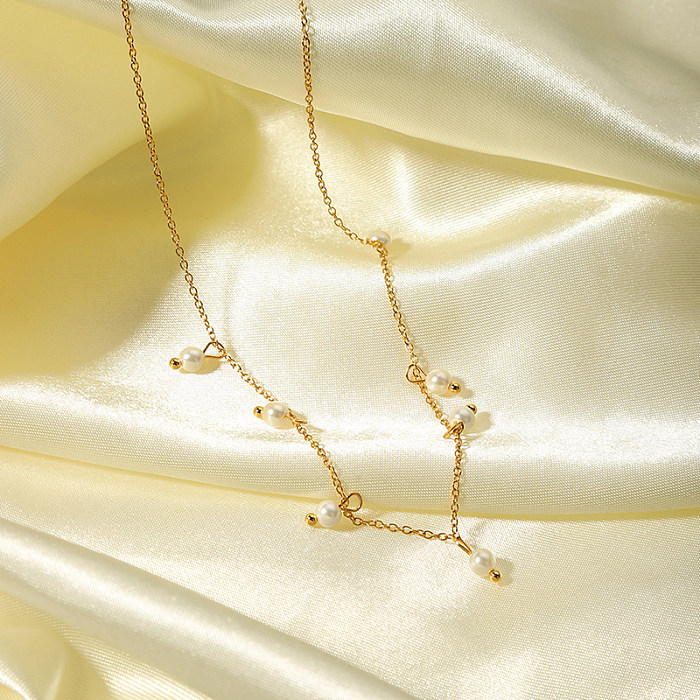 Elegante collar chapado en oro de 18 quilates con perlas de agua dulce de acero inoxidable de color sólido