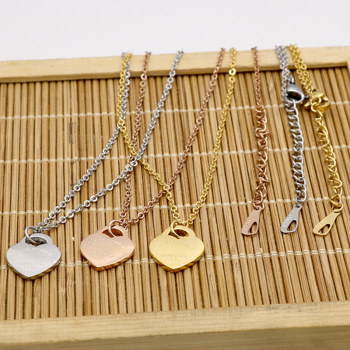 Großhandel Halskette im schlichten Stil mit Buchstaben und Herzform, Edelstahl, 18 Karat vergoldet