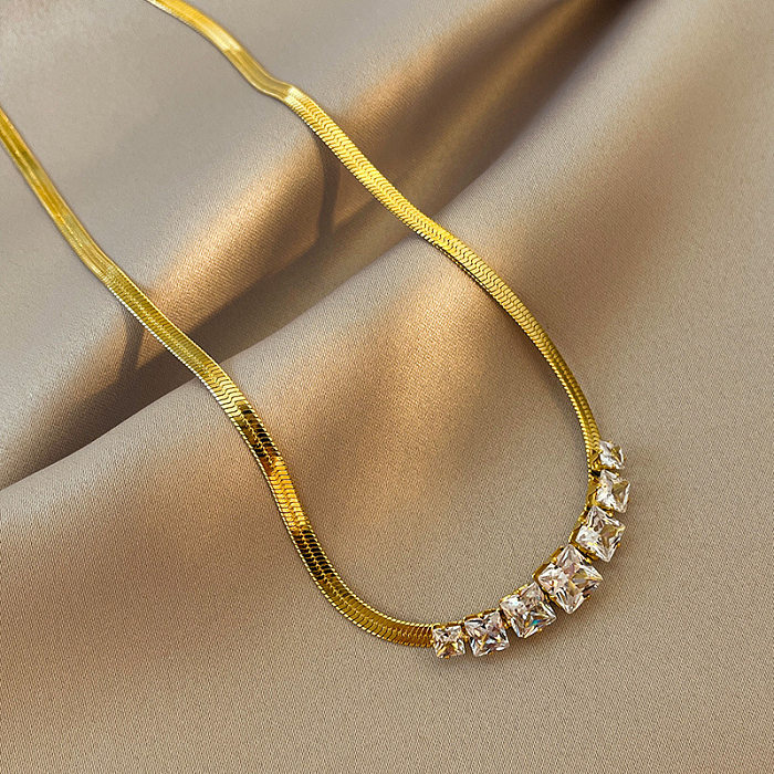 Lässige, schlichte, quadratische Halskette mit Inlay aus Zirkon und 18 Karat vergoldetem Edelstahl