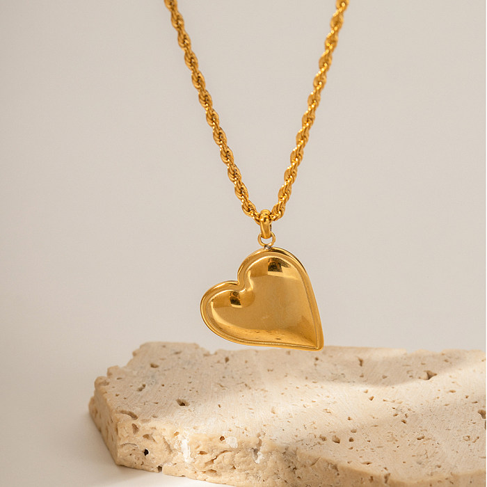 Estilo INS Estilo simple Forma de corazón Chapado en acero inoxidable Collar con colgante chapado en oro de 18 quilates Collar largo