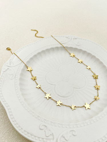 Collar chapado en oro pulido de acero inoxidable con pentagrama de estilo simple