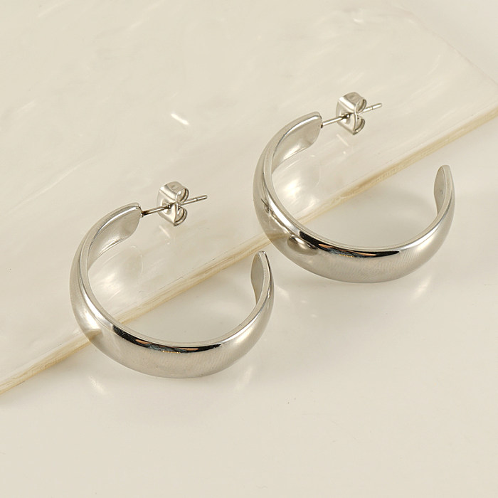 1 paire de clous d'oreilles élégants et simples en forme de C, en acier inoxydable plaqué or 18 carats