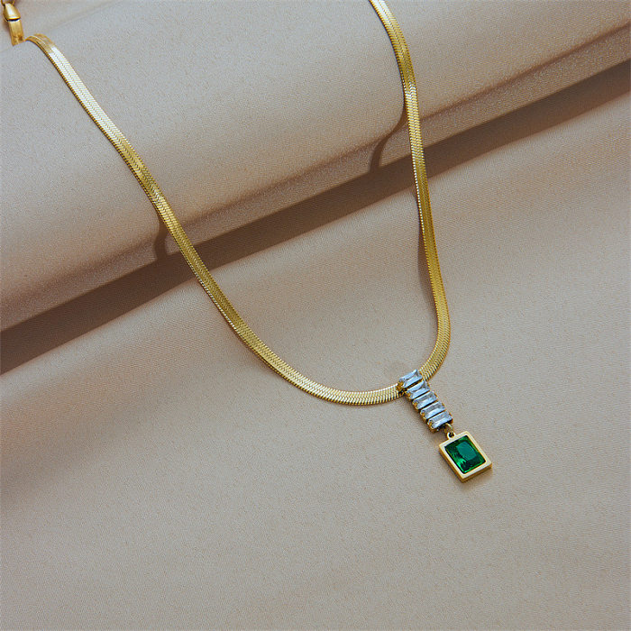 Collar con colgante chapado en oro de 18 quilates con incrustaciones de diamantes artificiales rectangulares de estilo moderno