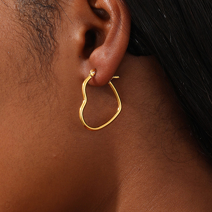 Großhandel 1 Paar schlichte herzförmige Edelstahl-Ohrringe mit 18-Karat-Vergoldung