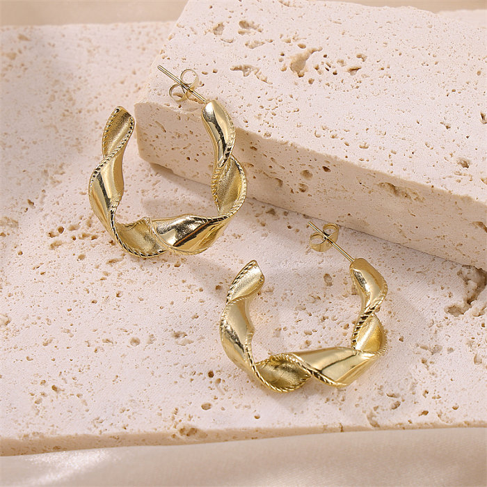 1 par de aretes de estilo moderno artístico The Answer Twist Plating de acero inoxidable chapado en oro de 18 quilates