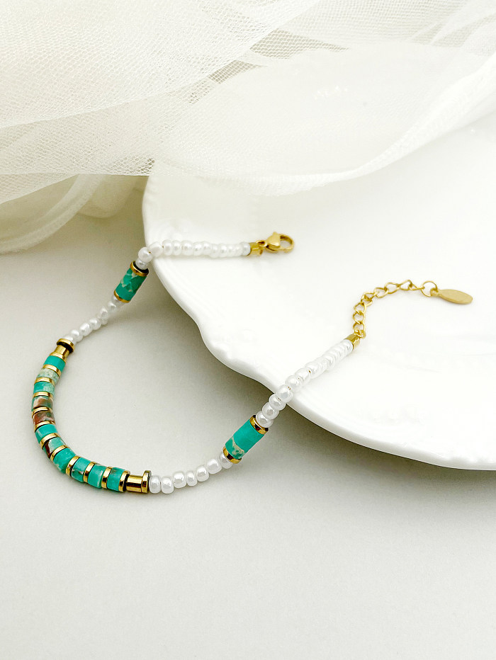 Elegante, geometrische, vergoldete Armbänder aus Edelstahl mit Natursteinperlen und Perlen