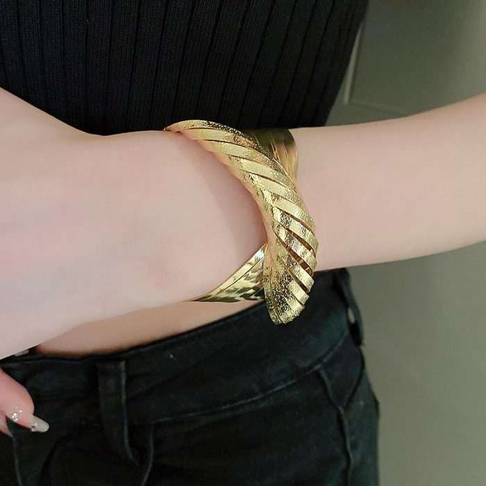 Elegant Luxurious Queen Spiral Stripe Stainless Steel Twist Plating Metal Gold Plated Silver Plated Cuff Bracelets