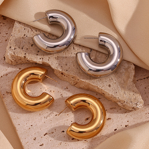 1 paire de boucles d'oreilles en acier inoxydable plaqué or 18 carats, style simple, style classique, forme C