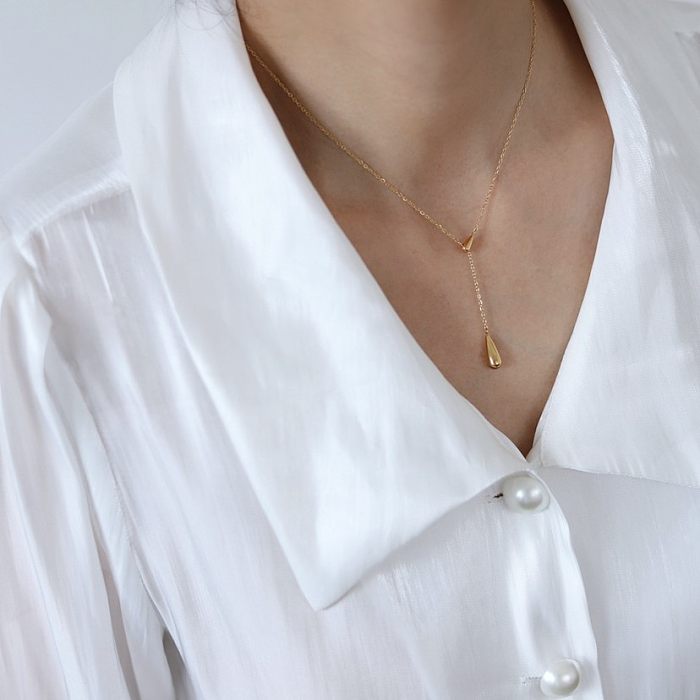 Colgante de collar chapado en oro de 18 quilates con revestimiento de acero inoxidable de color sólido de estilo simple