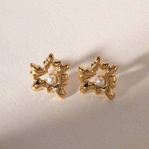 1 par de pendientes chapados en oro de 18K con incrustaciones de perlas artificiales de acero inoxidable con forma de corazón Irregular estilo IG