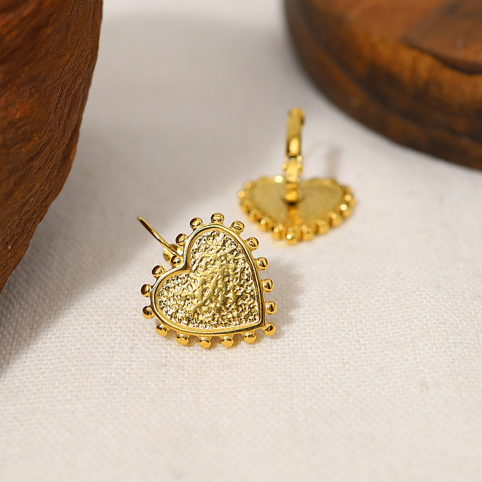 1 par de pinos de orelha banhados a ouro 18K estilo francês, formato de coração, chapeamento, escultura em aço inoxidável