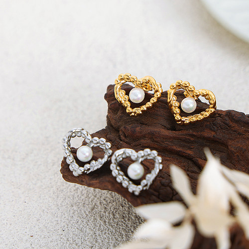 1 paire de clous d'oreilles plaqués or 18 carats, style baroque élégant, incrustation en forme de cœur, perles artificielles en acier inoxydable