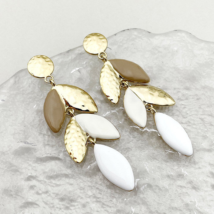 1 paire de boucles d'oreilles pendantes en acier inoxydable plaqué or 14 carats avec feuilles artistiques de plage hawaïenne