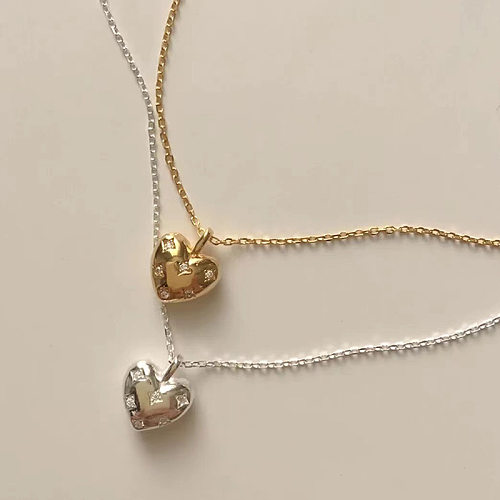 Colar com pingente de diamante artificial em formato de coração doce em aço inoxidável com chapeamento de cobre
