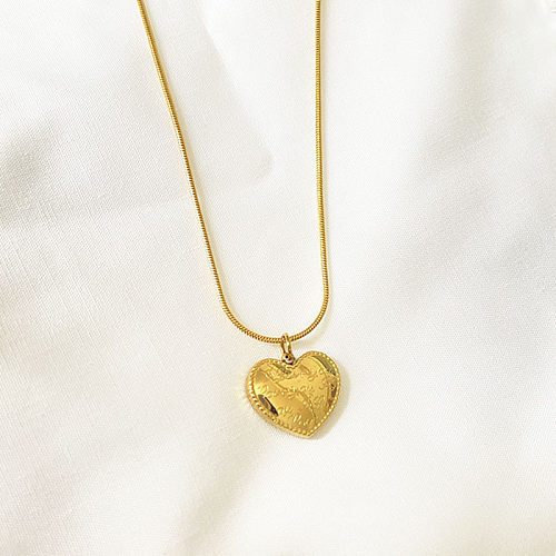 Collier pendentif plaqué acier inoxydable en forme de coeur de lettre de style simple