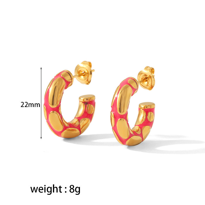 زوج واحد من أقراط الأذن المطلية بالذهب عيار 1 قيراط المصنوعة من الفولاذ المقاوم للصدأ المطلي بالإيبوكسي على شكل حرف C