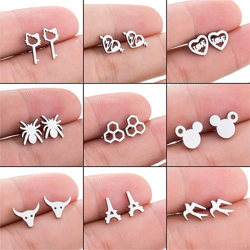 Estilo simples forma de coração aranha chapeamento de aço inoxidável oco para fora orelha studs 1 par