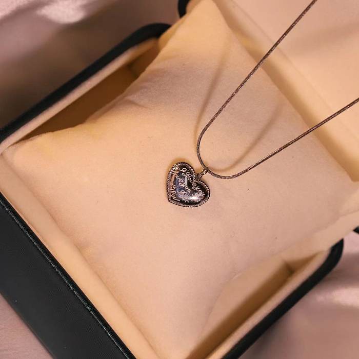 Collar con colgante de circonita con incrustaciones de acero inoxidable en forma de corazón a la moda, 1 pieza