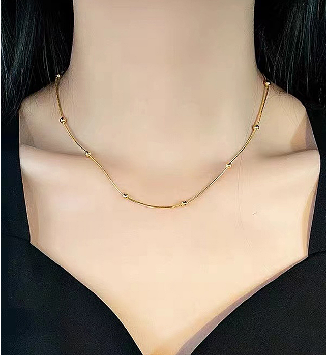 Einfache Halskette aus einfarbigem Edelstahl