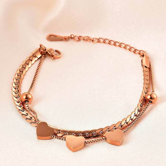 Bracelet double couche en acier titane avec chaîne à coutures en forme de cœur de style simple