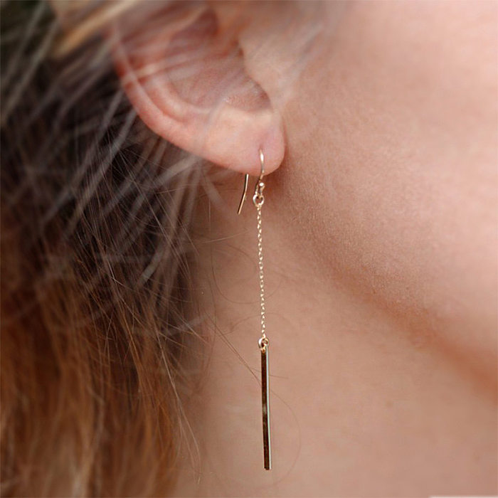 Mode einfache lange Art Edelstahl vergoldet Kette Ohrhaken Ohrringe für Frauen
