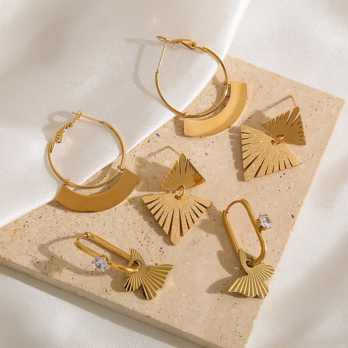 1 par de lujosos pendientes de gota chapados en oro de acero inoxidable tallado en forma de triángulo nupcial reina de lujo