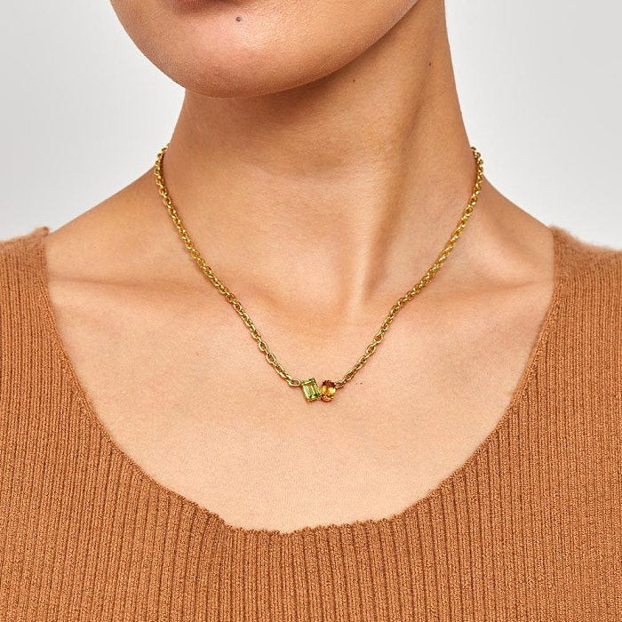 Einfache Retro-Halskette mit geometrischem Edelstahl-Beschichtungs-Inlay und Zirkon-18-Karat-Vergoldung
