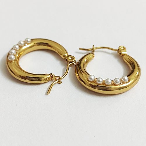 1 par de pendientes de perlas de acero inoxidable con incrustaciones chapadas en forma de U de estilo simple