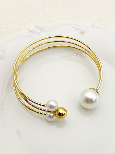 Brazaletes chapados en oro pulido de acero inoxidable con perlas de viaje de estilo clásico