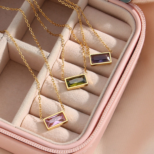 Schlichte Halskette mit kleinem, quadratischem Diamant-Anhänger aus 18-karätigem Gold mit Edelstahlbeschichtung