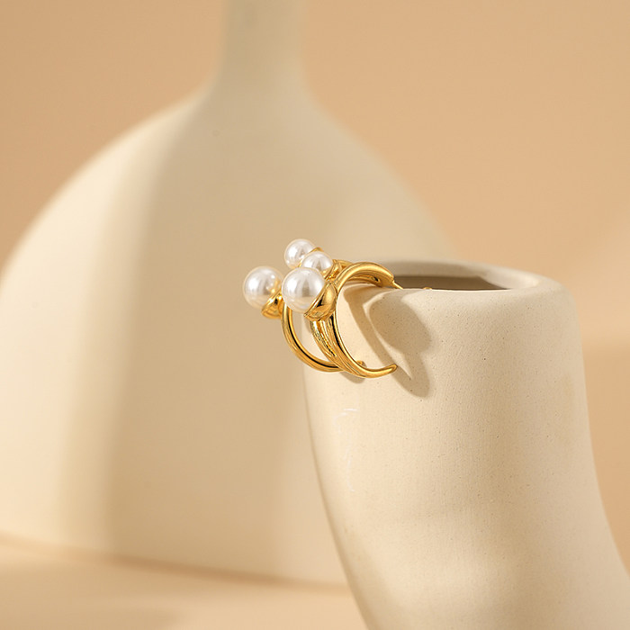 1 par de pendientes chapados en oro con perlas artificiales de acero inoxidable con incrustaciones en forma de C estilo clásico informal para vacaciones