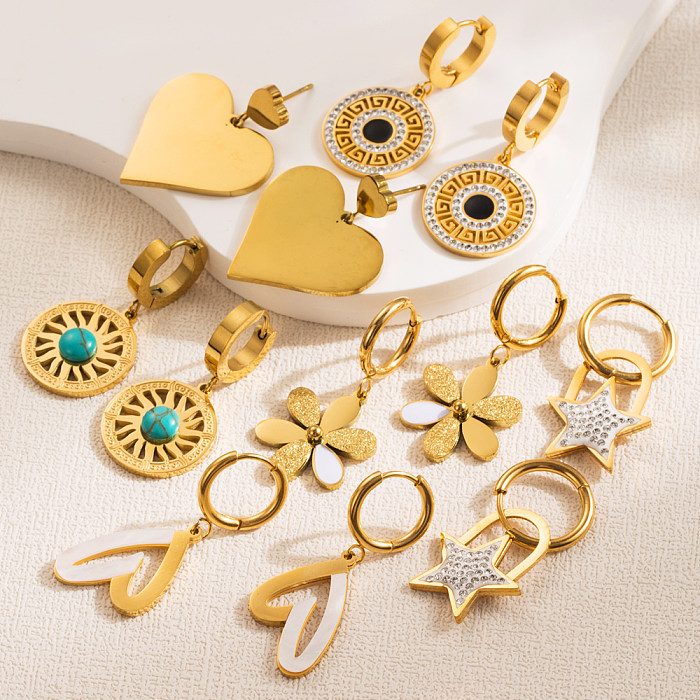 1 par de pendientes colgantes chapados en oro con diamantes de imitación de acero inoxidable con incrustaciones en forma de corazón redondo de pentagrama elegante