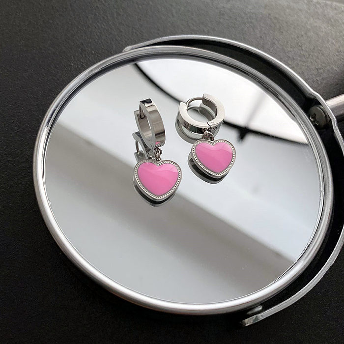 1 Paar modische Ohrringe in Herzform mit Edelstahlbeschichtung