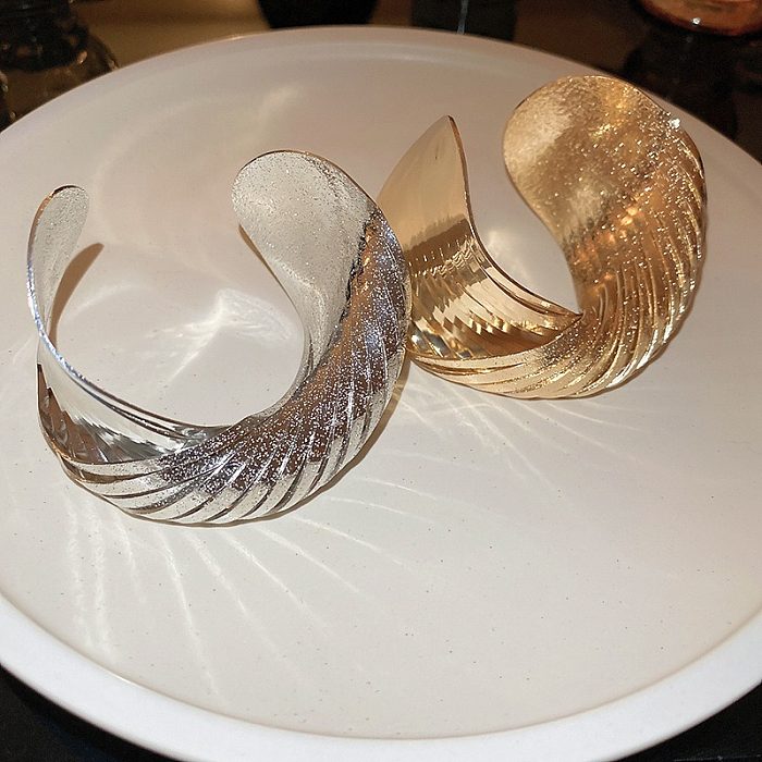 Pulseras de puño chapadas en plata chapadas en oro y acero inoxidable con rayas en espiral reina lujosas y elegantes