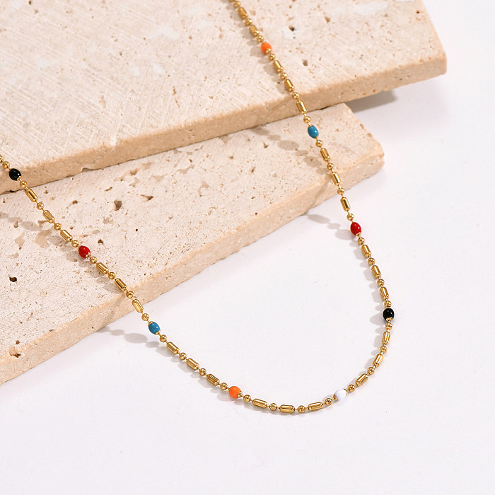 Schlichter Stil, farbenfrohe Halskette aus Edelstahl mit Epoxidbeschichtung und 14-Karat-Vergoldung