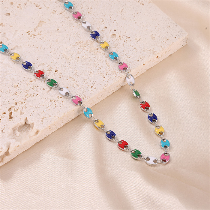 Ovale Prinzessinnen-Halskette „Cute Commute“ aus Edelstahl mit Emaille-Beschichtung und 18-Karat-Vergoldung