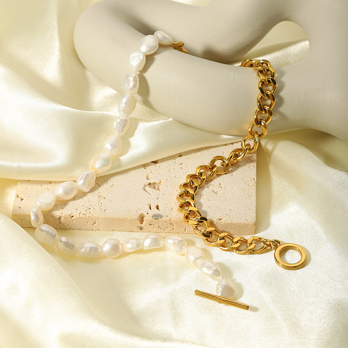 Lujoso y romántico bloque de color de acero inoxidable con revestimiento de perlas de agua dulce, collar chapado en oro de 18 quilates