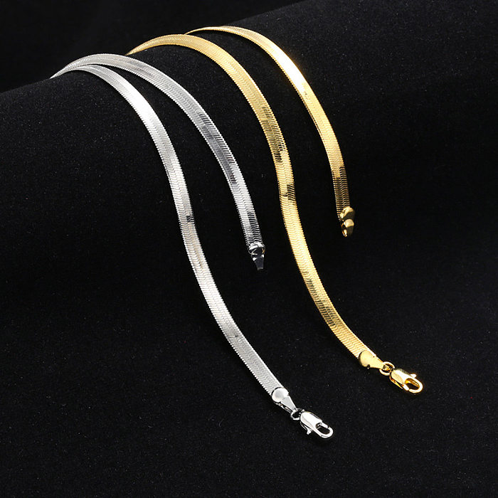Modische einfarbige Halskette aus Edelstahl. Halsketten aus Edelstahl
