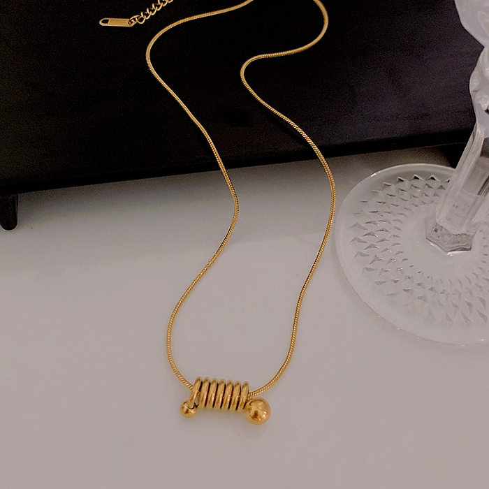 Einfache Halskette mit geometrischem Buchstaben-Schmetterlings-Anhänger und Edelstahlbeschichtung