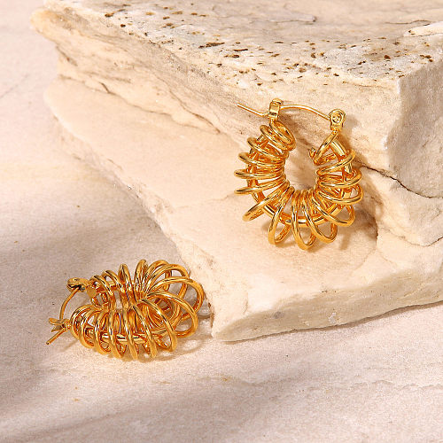 Boucle d'oreille à enroulement creux géométrique en spirale de printemps en or 18 carats à la mode