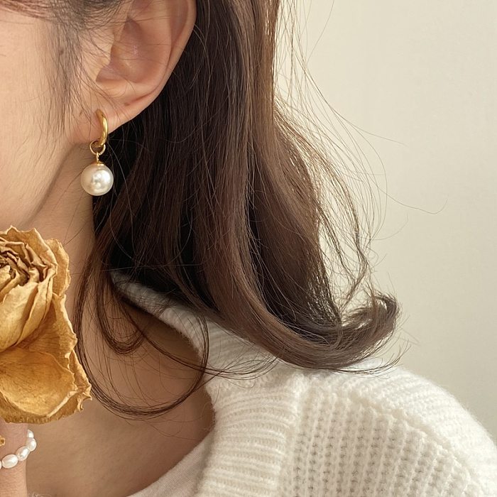 1 Paar elegante, süße, runde, plattierte Ohrhänger aus Edelstahl mit Perle und 18-Karat-Vergoldung