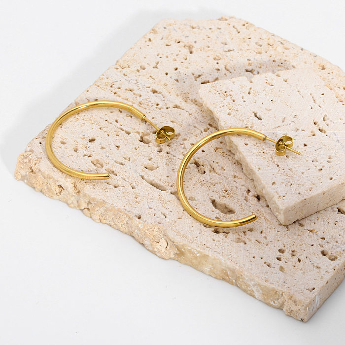 1 Paar luxuriöse britische Pendler-Ohrstecker in C-Form aus Edelstahl mit 18-Karat-Vergoldung
