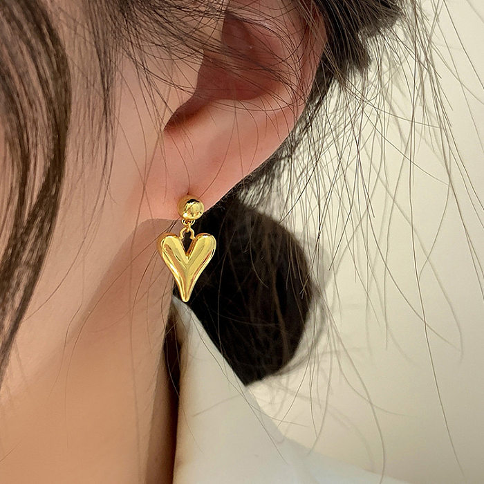 1 paire de boucles d'oreilles en acier inoxydable plaquées en forme de cœur pour femme