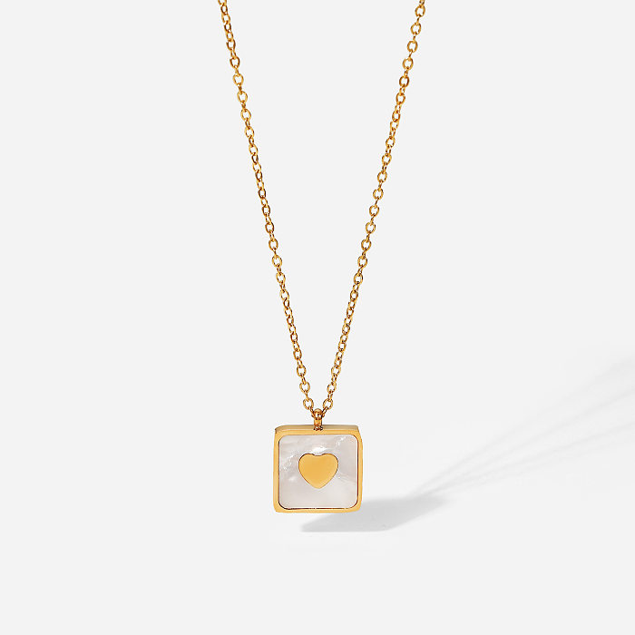 قلادة بسيطة من الفولاذ المقاوم للصدأ مطلية بالذهب عيار 18 قيراط على شكل قلب مربعة من الصدفة البيضاء