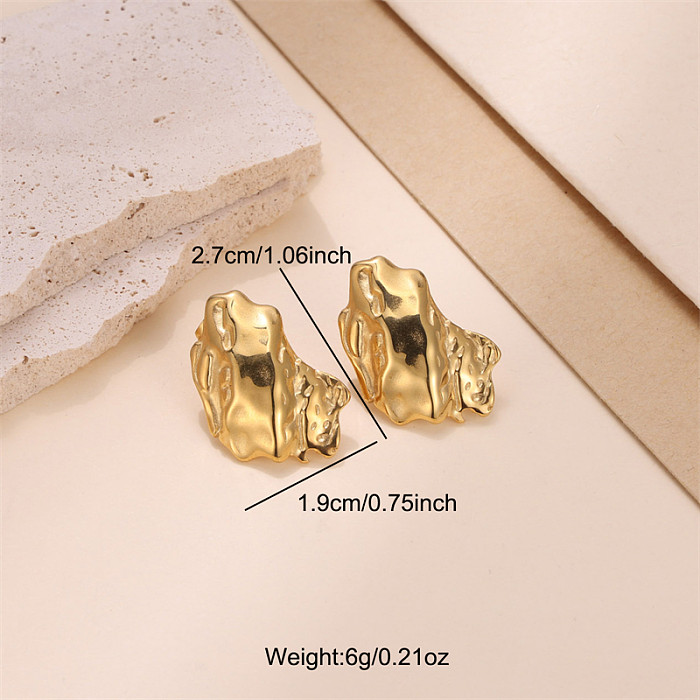 زوج واحد من أقراط أذن من الفولاذ المقاوم للصدأ مطلية بالذهب بتصميم بسيط على شكل قلب