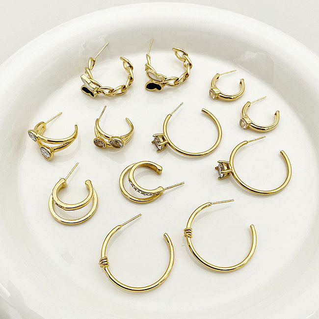 1 par de pendientes chapados en oro de circonita de acero inoxidable con incrustaciones de esmalte de mariposa en forma de C brillante ropa de calle de estilo moderno