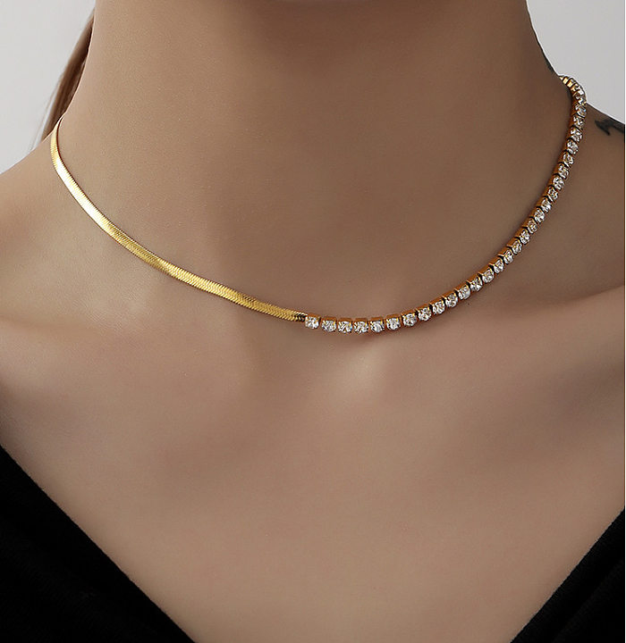 Halsband im neuen Stil mit Schlangenknochenkette und eingelegten Diamanten aus Edelstahl mit 18-Karat-Vergoldung