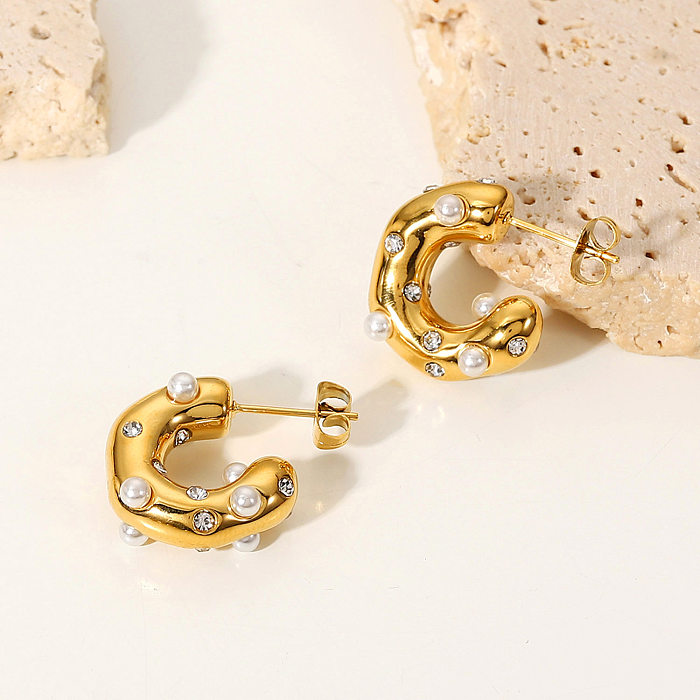 Pendientes de mujer de circón con incrustaciones de perlas con patrón de martillo de acero inoxidable de oro de 18 quilates en forma de C a la moda