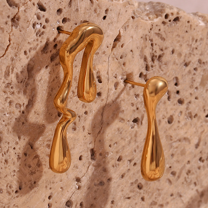 1 Paar kunstvolle asymmetrische Ohrstecker aus Edelstahl mit 18-Karat-Vergoldung
